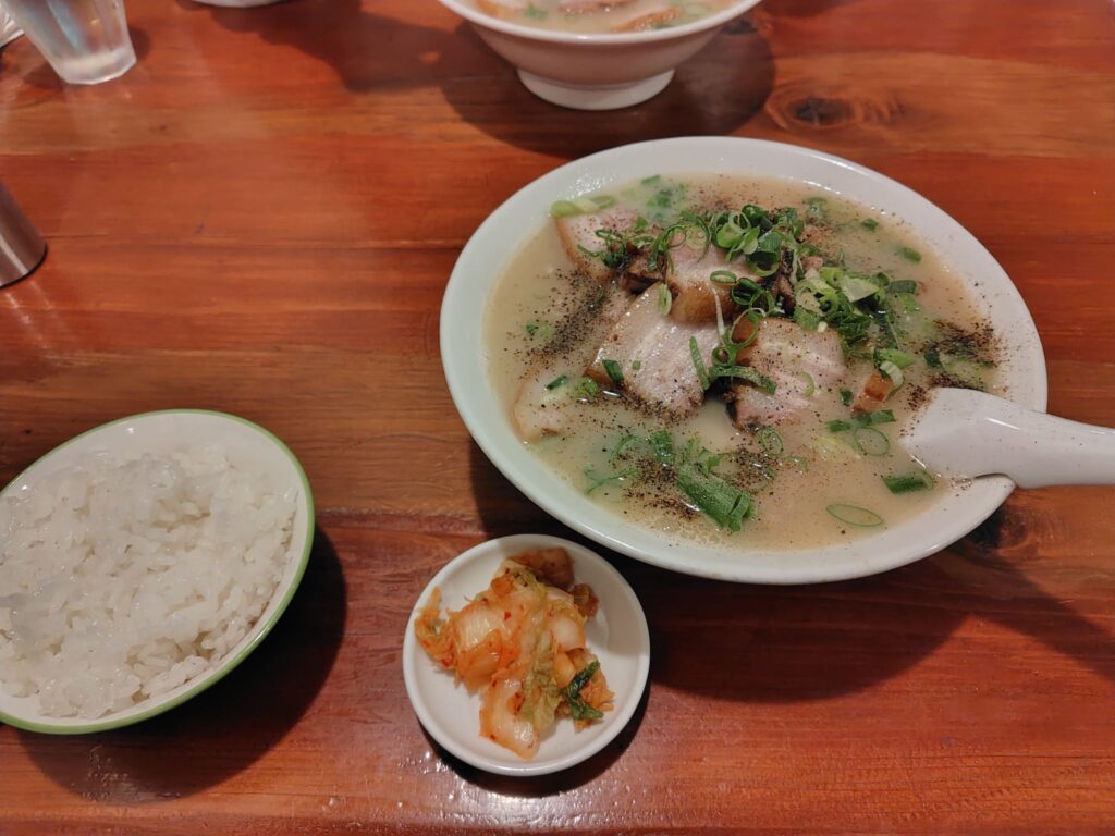 スマホを持ちたい若者。