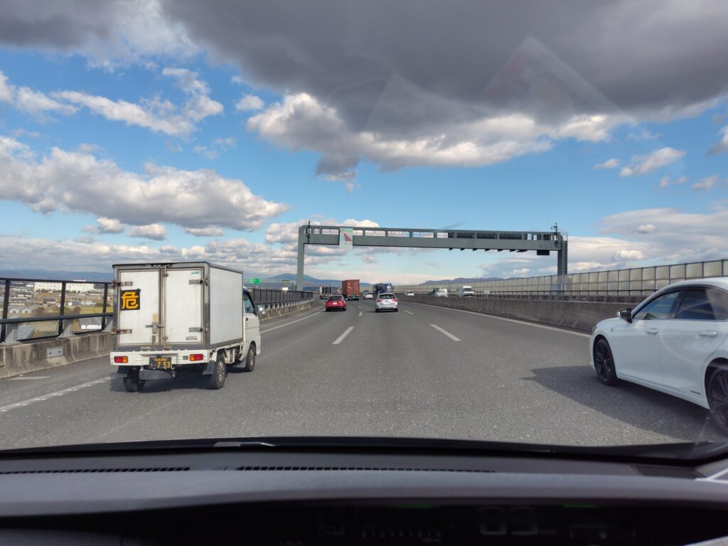 一路、某県の鑑別所へ。